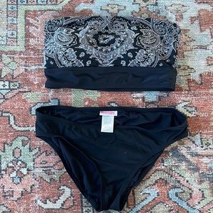 DKNY Padded bikini top (M but fits like L) and Coco Rave black bottoms (L)